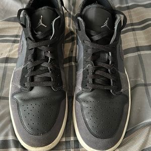 Air Jordan 1 - Black / Gray